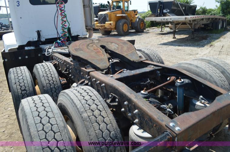 image for item AX9413 1999 Peterbilt 377 semi truck