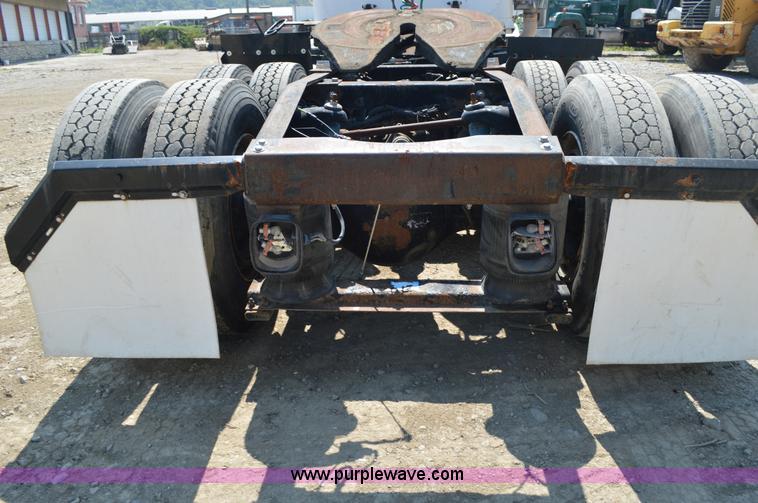 image for item AX9413 1999 Peterbilt 377 semi truck