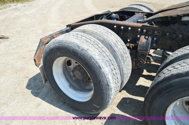 image for item AX9413 1999 Peterbilt 377 semi truck