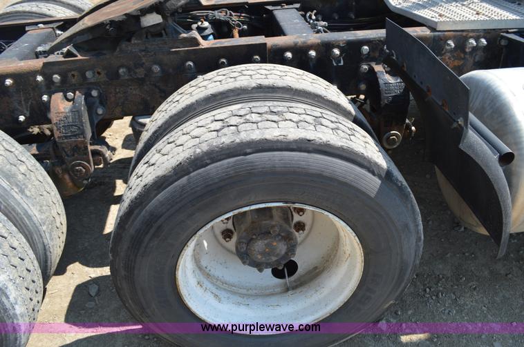 image for item AX9413 1999 Peterbilt 377 semi truck