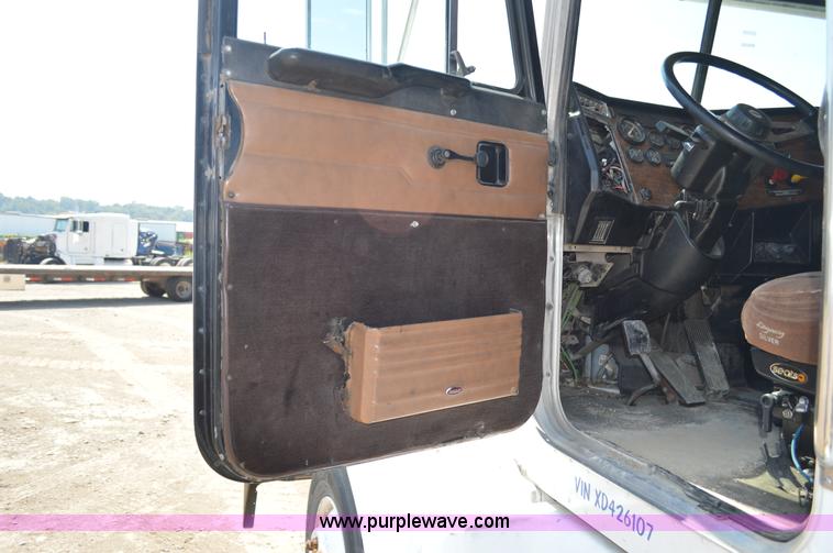 image for item AX9413 1999 Peterbilt 377 semi truck