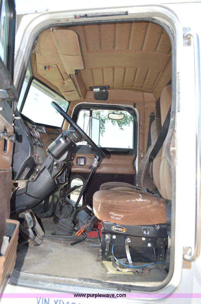 image for item AX9413 1999 Peterbilt 377 semi truck