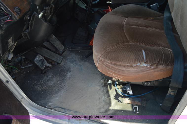 image for item AX9413 1999 Peterbilt 377 semi truck