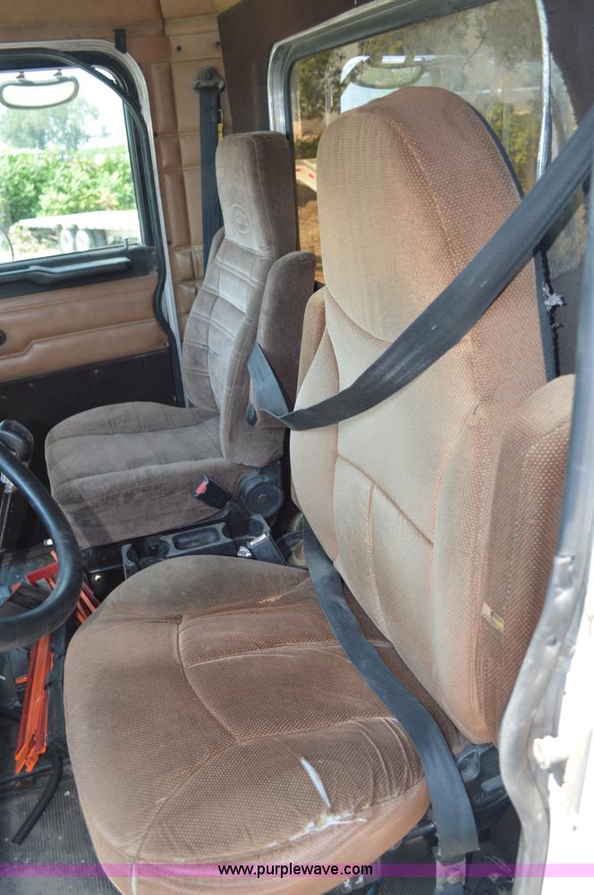 image for item AX9413 1999 Peterbilt 377 semi truck