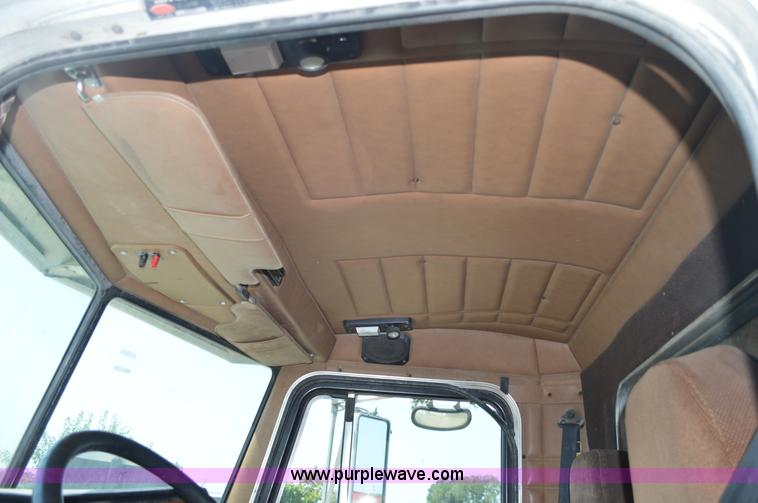 image for item AX9413 1999 Peterbilt 377 semi truck