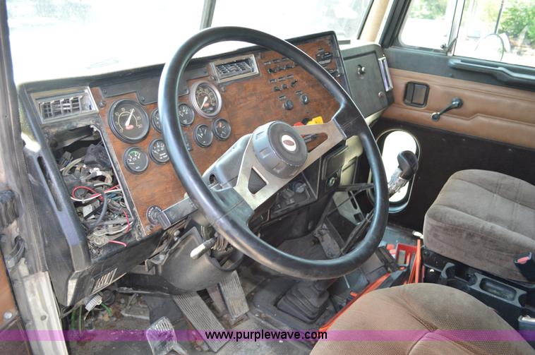 image for item AX9413 1999 Peterbilt 377 semi truck