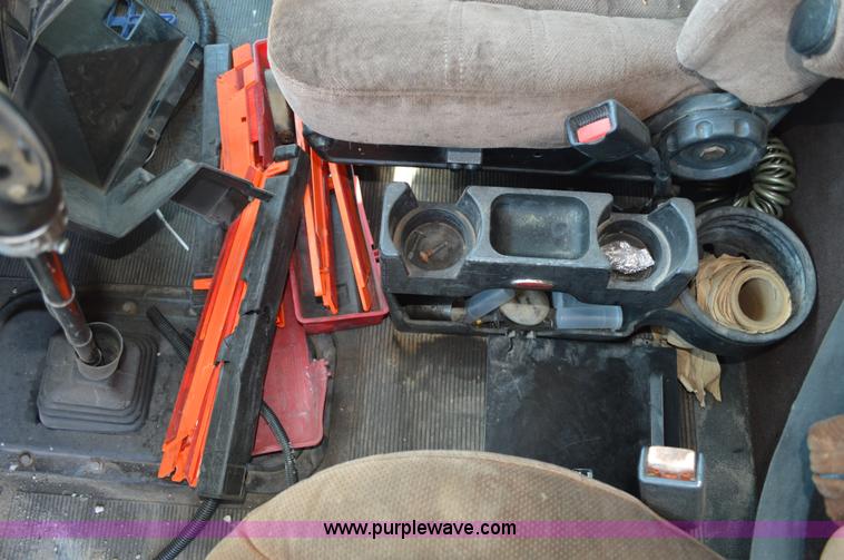 image for item AX9413 1999 Peterbilt 377 semi truck