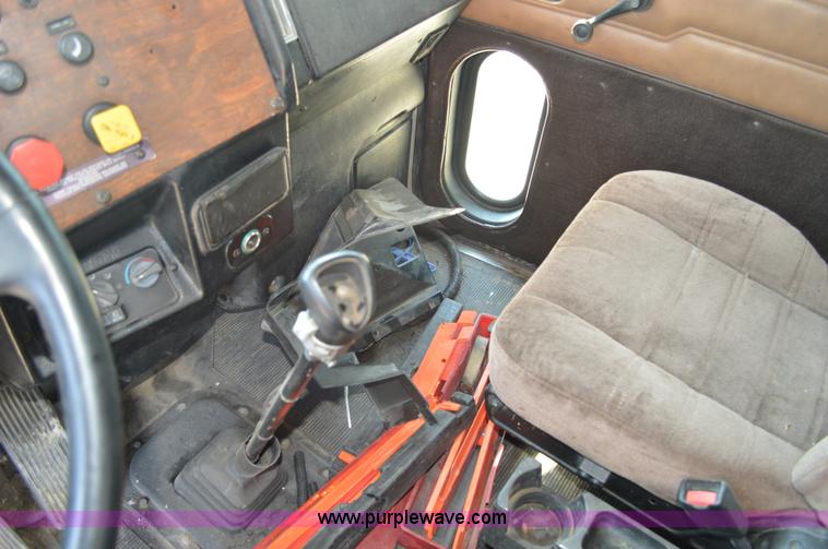 image for item AX9413 1999 Peterbilt 377 semi truck