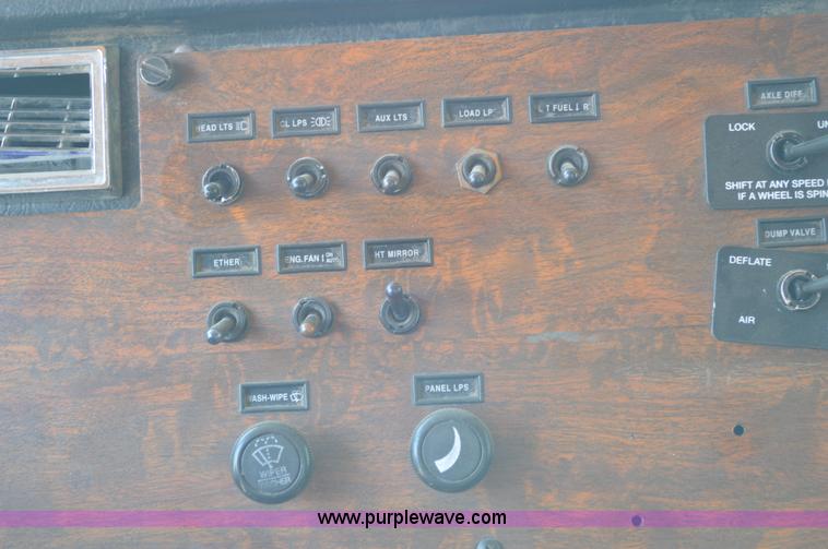 image for item AX9413 1999 Peterbilt 377 semi truck