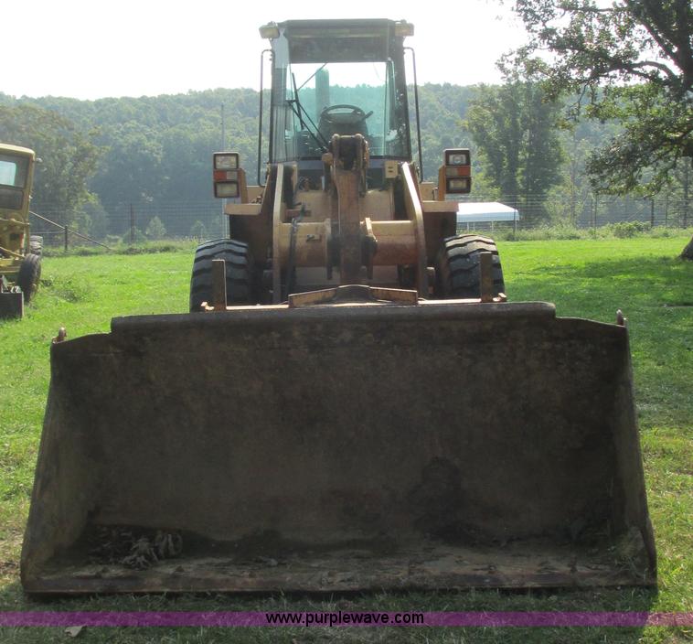 image for item AY9756 1998 Case 621B wheel loader