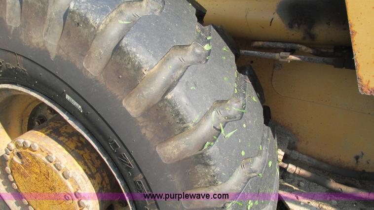 image for item AY9756 1998 Case 621B wheel loader