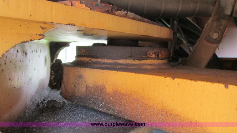 image for item AY9756 1998 Case 621B wheel loader