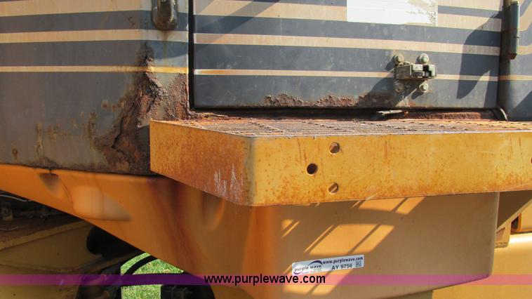 image for item AY9756 1998 Case 621B wheel loader