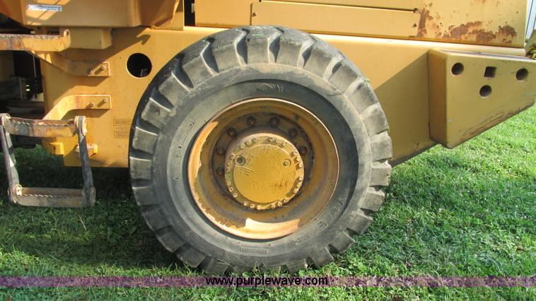 image for item AY9756 1998 Case 621B wheel loader