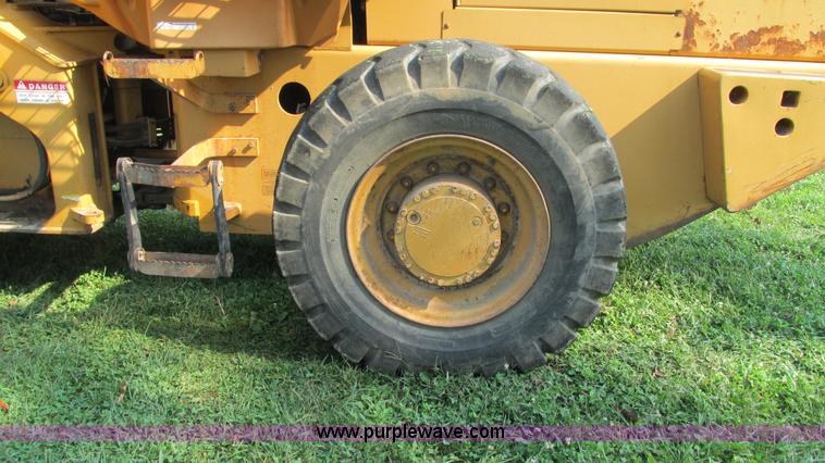 image for item AY9756 1998 Case 621B wheel loader
