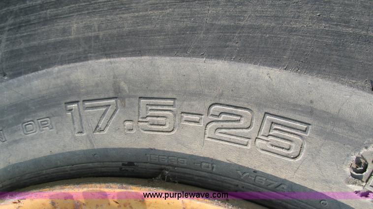 image for item AY9756 1998 Case 621B wheel loader