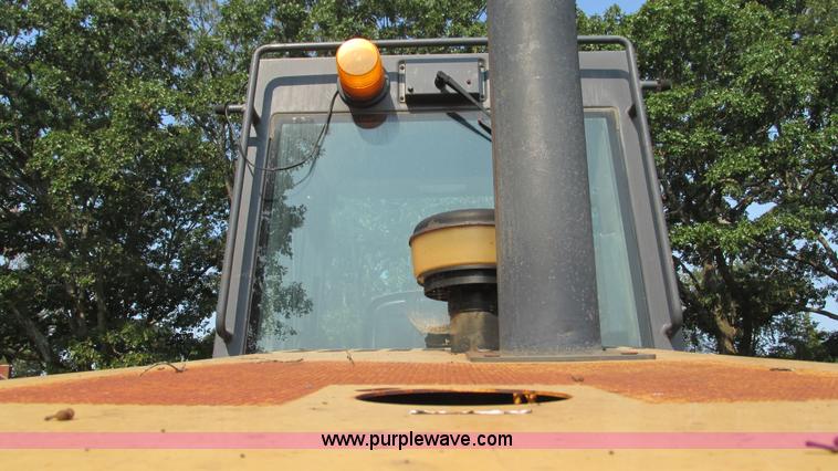 image for item AY9756 1998 Case 621B wheel loader