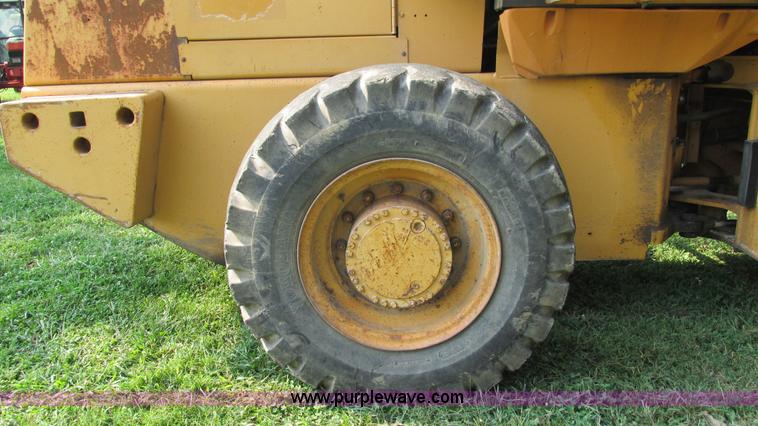 image for item AY9756 1998 Case 621B wheel loader