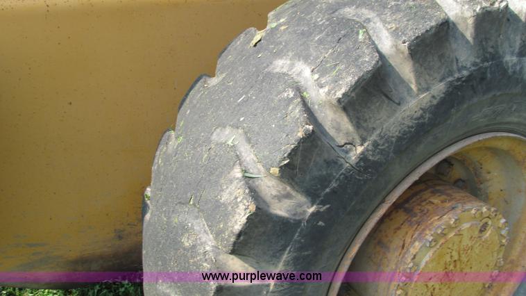 image for item AY9756 1998 Case 621B wheel loader