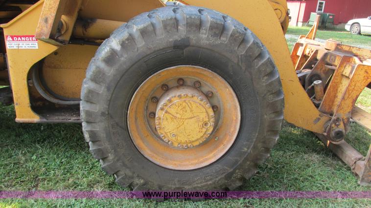 image for item AY9756 1998 Case 621B wheel loader