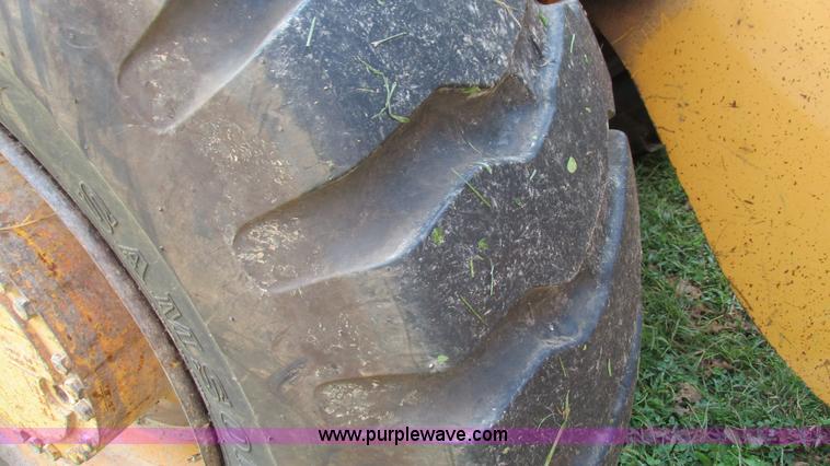 image for item AY9756 1998 Case 621B wheel loader