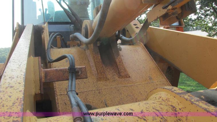 image for item AY9756 1998 Case 621B wheel loader