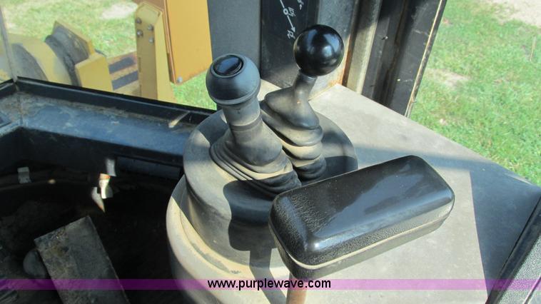 image for item AY9756 1998 Case 621B wheel loader