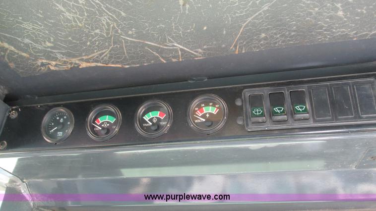 image for item AY9756 1998 Case 621B wheel loader