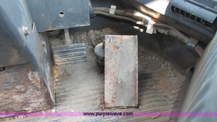 image for item AY9756 1998 Case 621B wheel loader