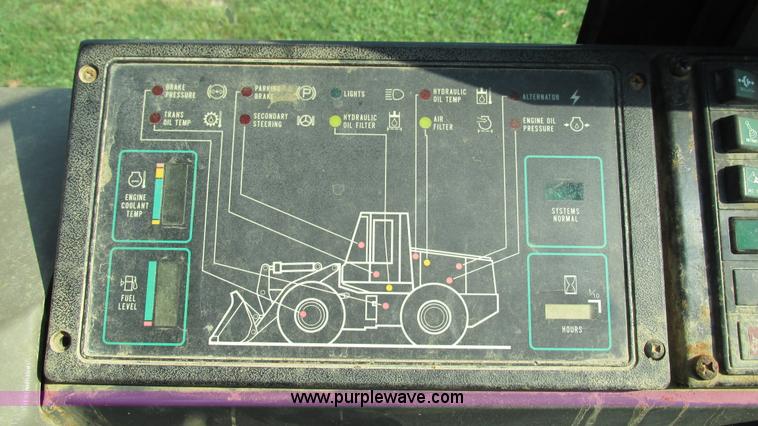 image for item AY9756 1998 Case 621B wheel loader