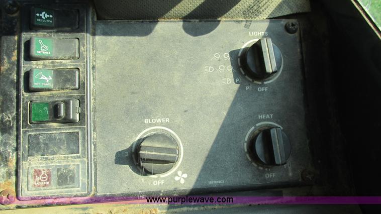 image for item AY9756 1998 Case 621B wheel loader