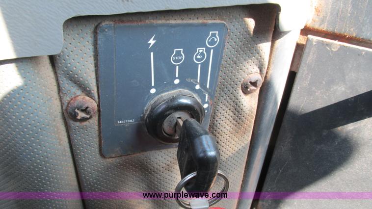 image for item AY9756 1998 Case 621B wheel loader