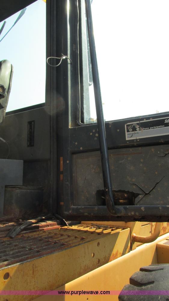 image for item AY9756 1998 Case 621B wheel loader