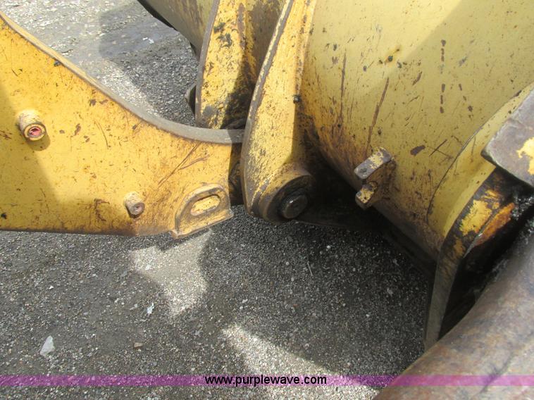 image for item BS9156 2001 Caterpillar 953C track loader