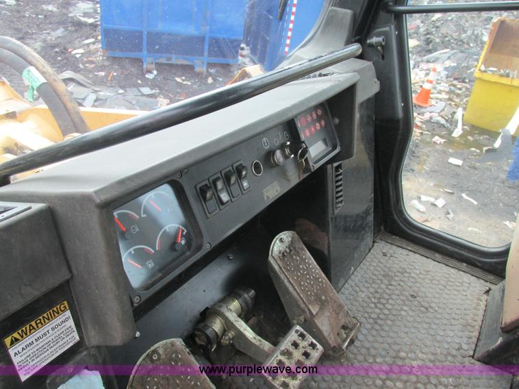 image for item BS9156 2001 Caterpillar 953C track loader