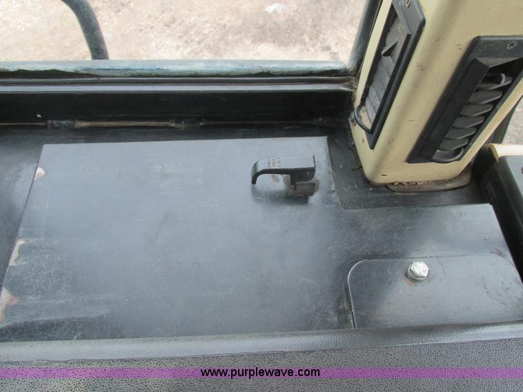 image for item BS9156 2001 Caterpillar 953C track loader