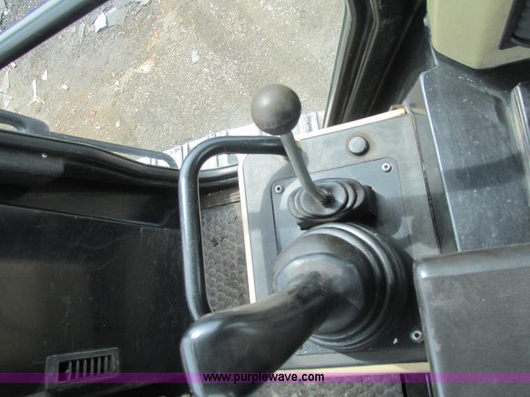 image for item BS9156 2001 Caterpillar 953C track loader