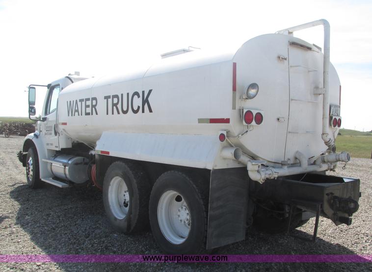 image for item H1178 2006 Freightliner Business Class M2 water truck