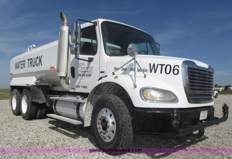 image for item H1178 2006 Freightliner Business Class M2 water truck