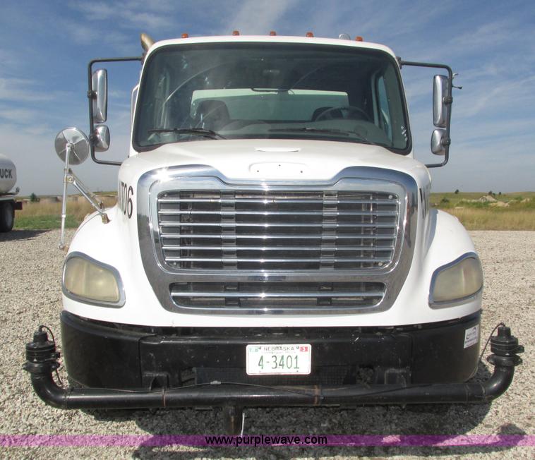 image for item H1178 2006 Freightliner Business Class M2 water truck