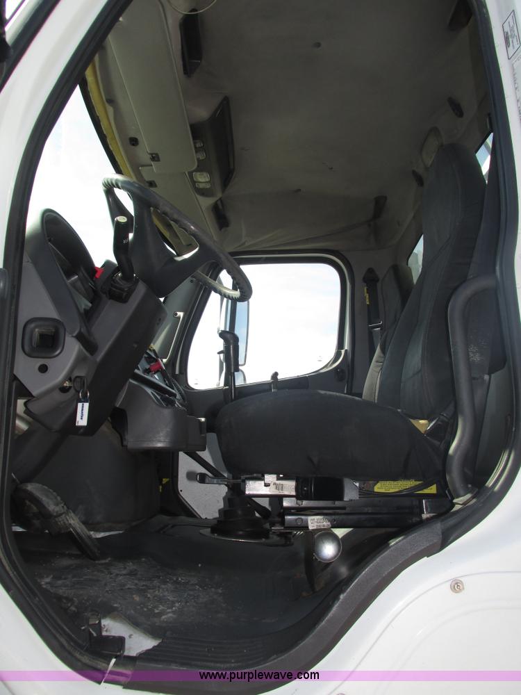 image for item H1178 2006 Freightliner Business Class M2 water truck