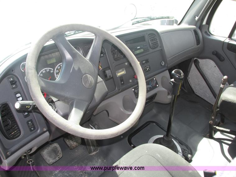 image for item H1178 2006 Freightliner Business Class M2 water truck