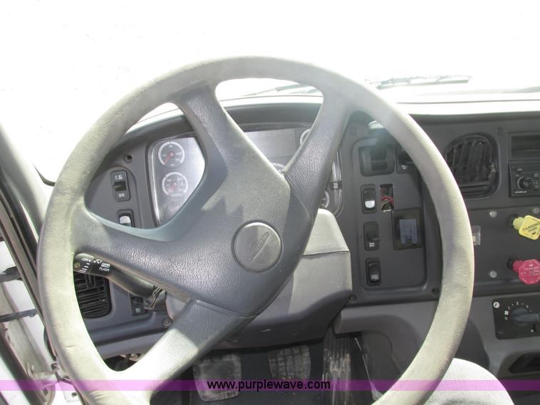 image for item H1178 2006 Freightliner Business Class M2 water truck