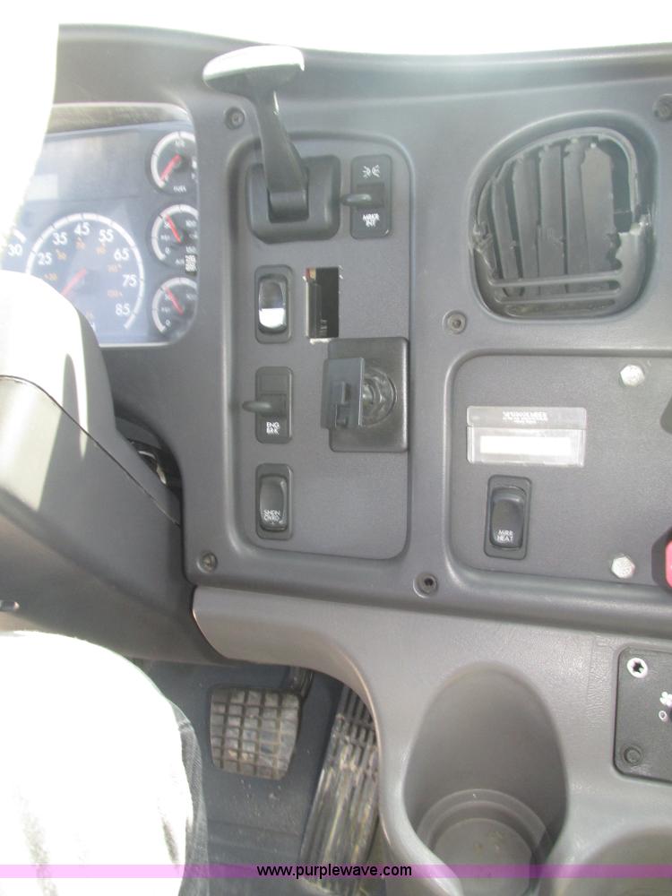 image for item H1178 2006 Freightliner Business Class M2 water truck