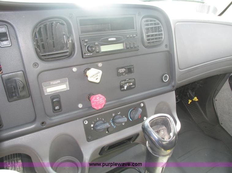 image for item H1178 2006 Freightliner Business Class M2 water truck