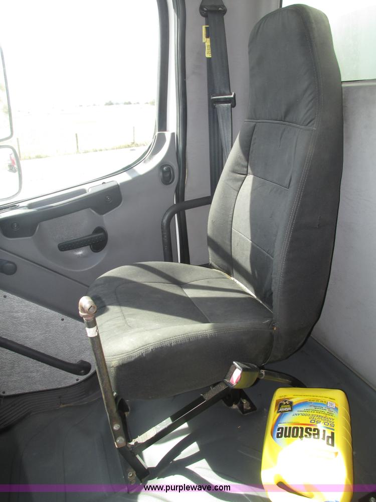 image for item H1178 2006 Freightliner Business Class M2 water truck