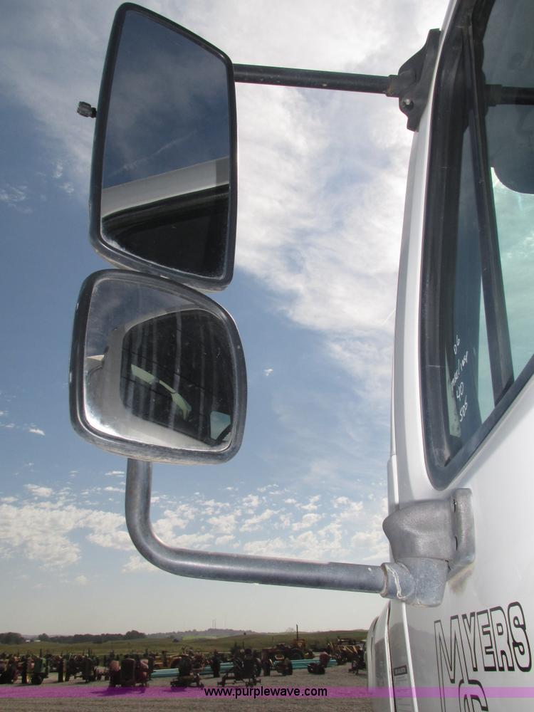 image for item H1178 2006 Freightliner Business Class M2 water truck