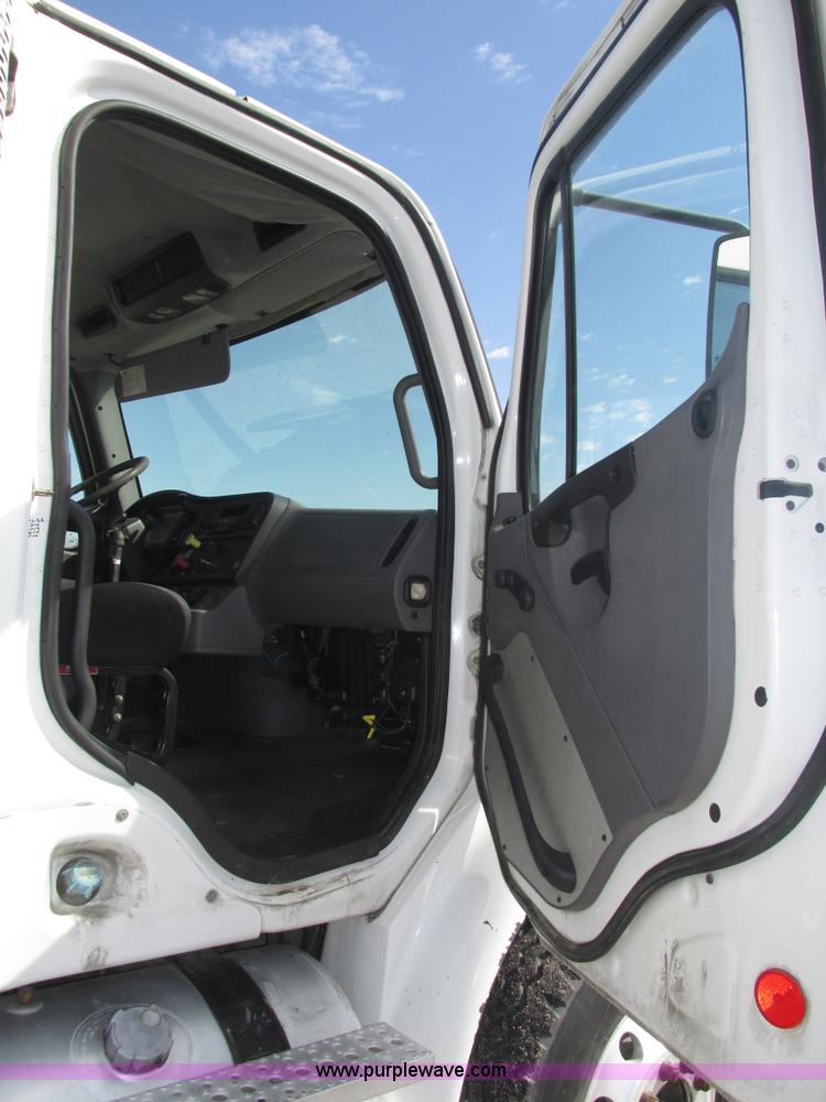 image for item H1178 2006 Freightliner Business Class M2 water truck