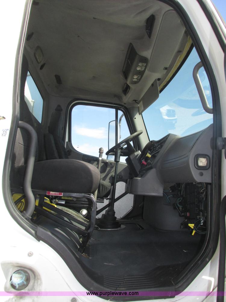 image for item H1178 2006 Freightliner Business Class M2 water truck