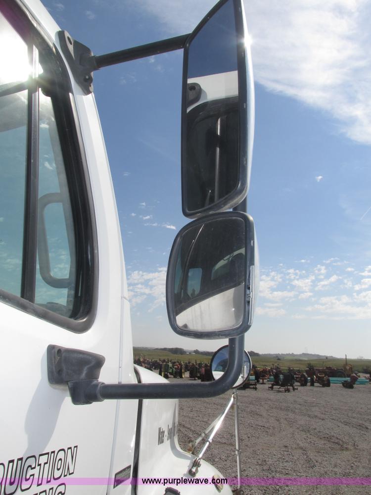 image for item H1178 2006 Freightliner Business Class M2 water truck